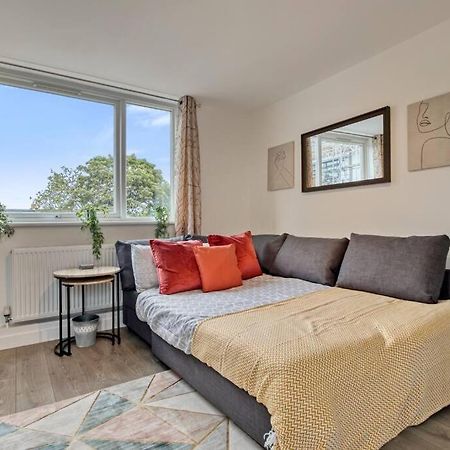 Apartamento Hidden Gem In Battersea W/ Free Parking Londres Exterior foto