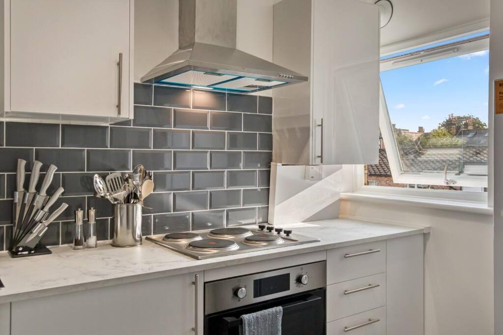 Apartamento Hidden Gem In Battersea W/ Free Parking Londres Exterior foto