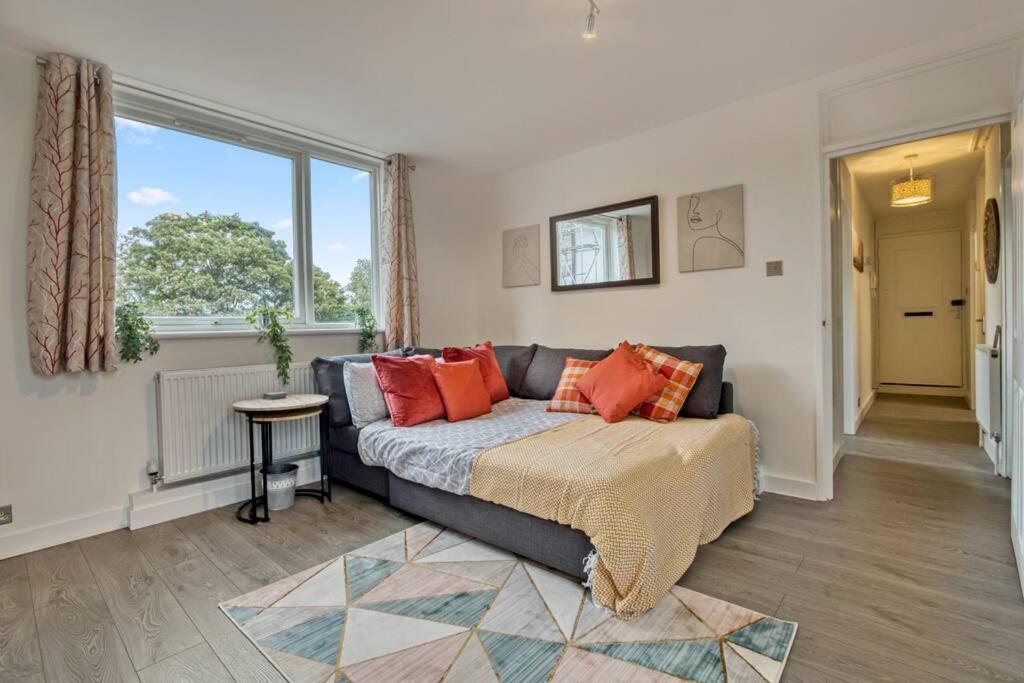 Apartamento Hidden Gem In Battersea W/ Free Parking Londres Exterior foto