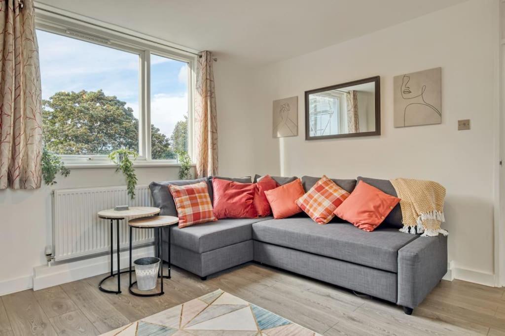 Apartamento Hidden Gem In Battersea W/ Free Parking Londres Exterior foto