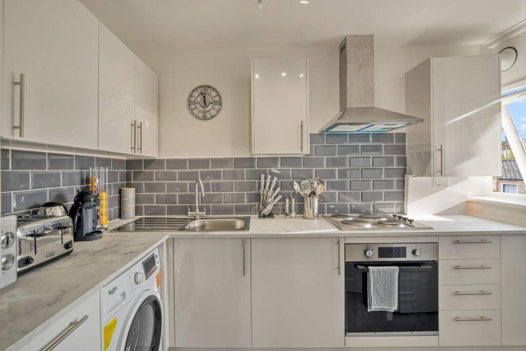 Apartamento Hidden Gem In Battersea W/ Free Parking Londres Exterior foto